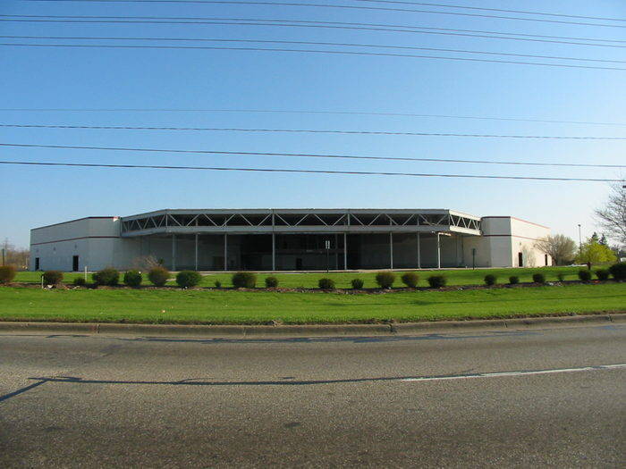 Showcase Cinemas Grand Rapids - 2002 Photo (newer photo)